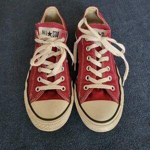 Women's Converse Chuck Taylor All Star Burgundy Low Top Sneakers Size 9